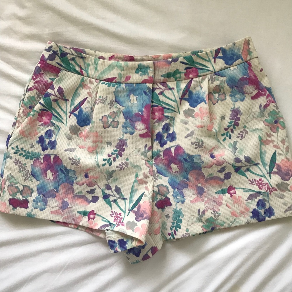 Watercolor flower shorts Forever 21